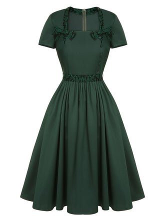 Abito con colletto quadrato e fiocco tinta unita verde anni '50
