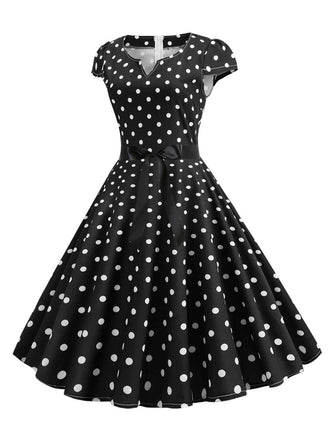 Abito a pois con maniche a cappuccio e cintura anni '50