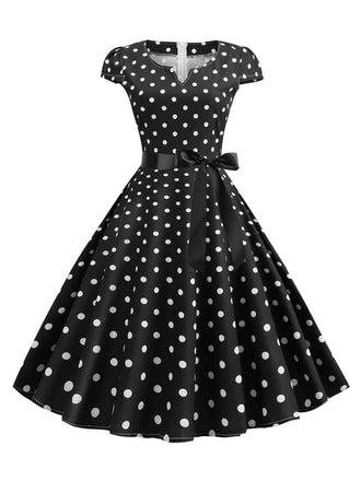 Abito a pois con maniche a cappuccio e cintura anni '50