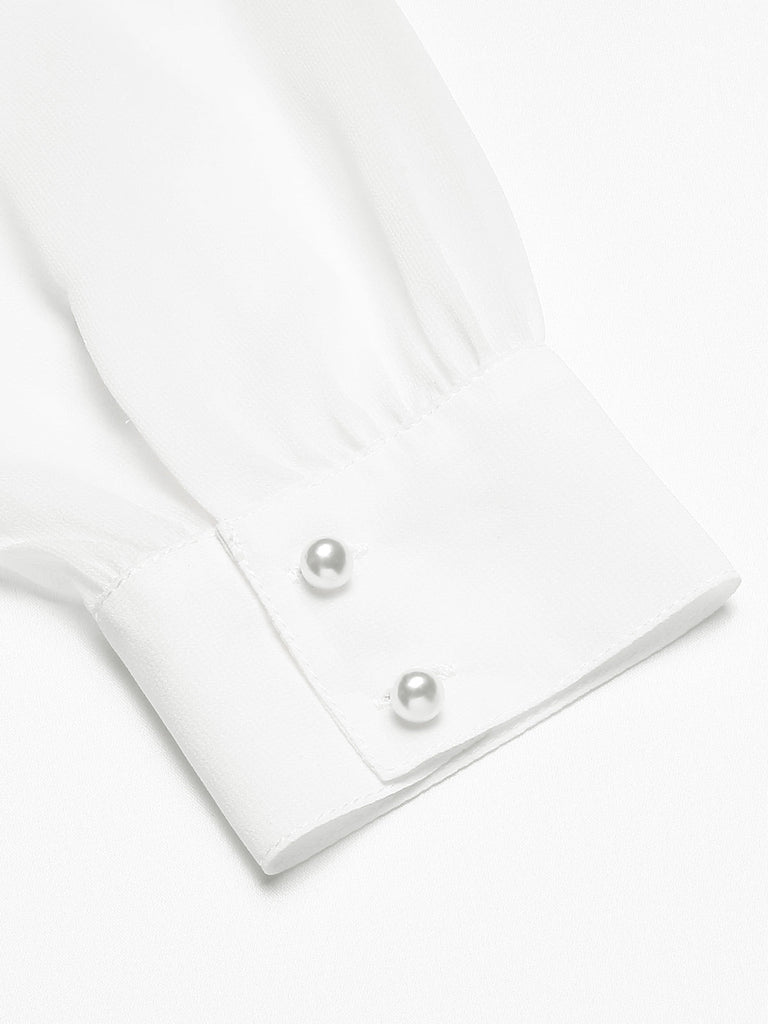 Blusa in raso con scollo tondo e maniche a sbuffo bianco anni '40