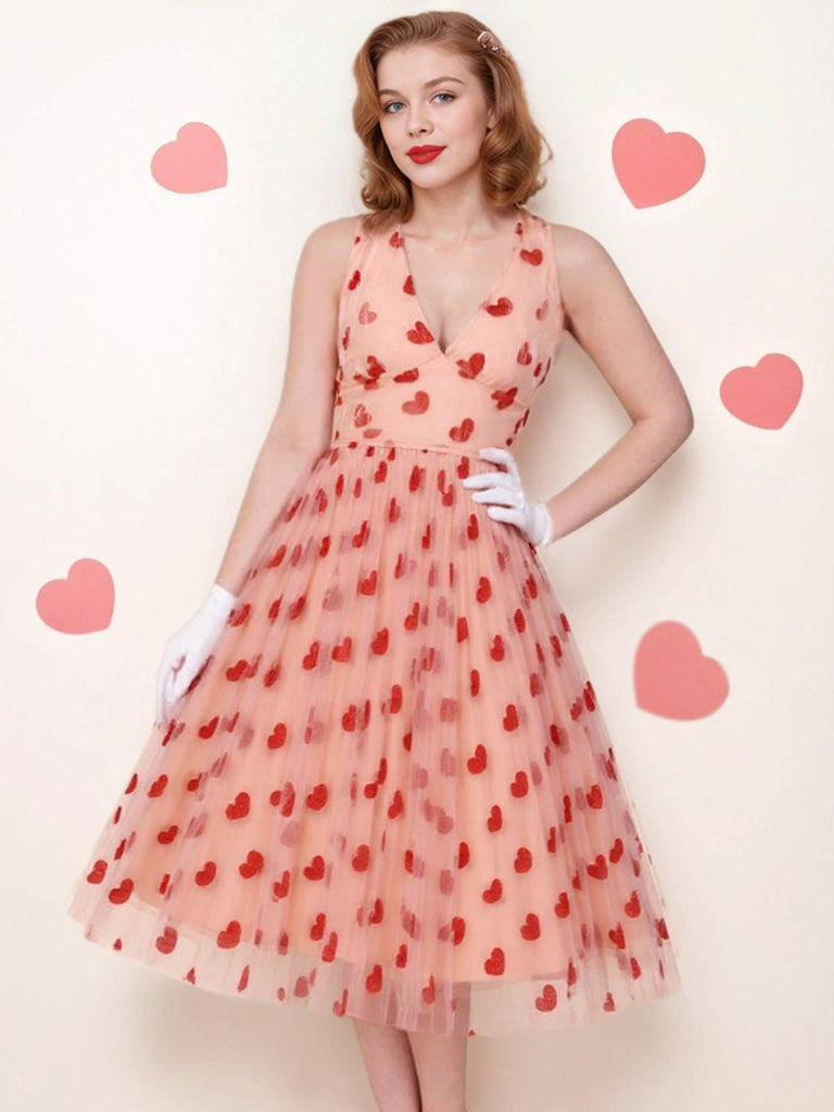 Abito rosa in rete con cuore e scollo all'americana anni '50