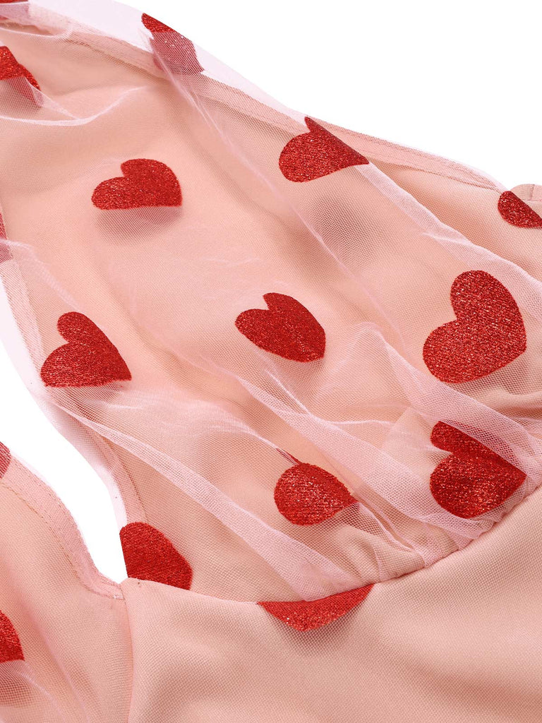 Abito rosa in rete con cuore e scollo all'americana anni '50
