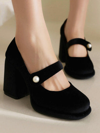 Scarpe Mary Jane in velluto con bottoni di perle e tacco spesso