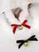 Collana girocollo in peluche con campanellino natalizio e fiocco