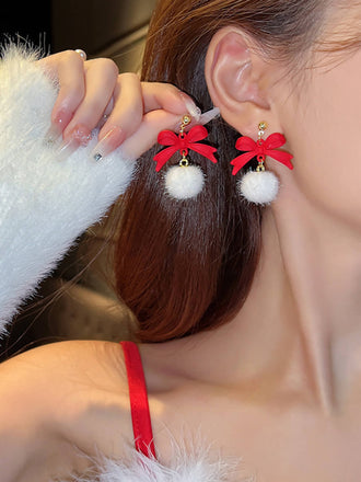 Orecchini natalizi con fiocco rosso e palla di peluche bianca