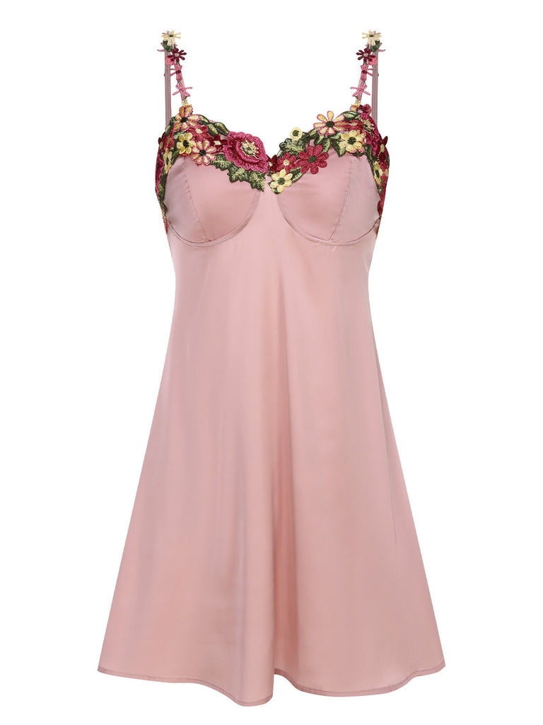 Camicia da notte con bretelle ricamate a fiori rosa anni '50