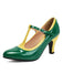 Scarpa con tacco alto verde e giallo su sfondo bianco