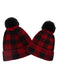 Cappello da genitore lavorato a maglia con palla di pelo scozzese rosso e nero