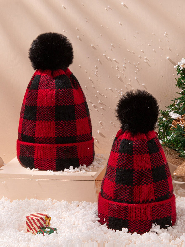 Cappello da genitore lavorato a maglia con palla di pelo scozzese rosso e nero
