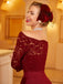 Abito con spalle scoperte in pizzo anni '50
