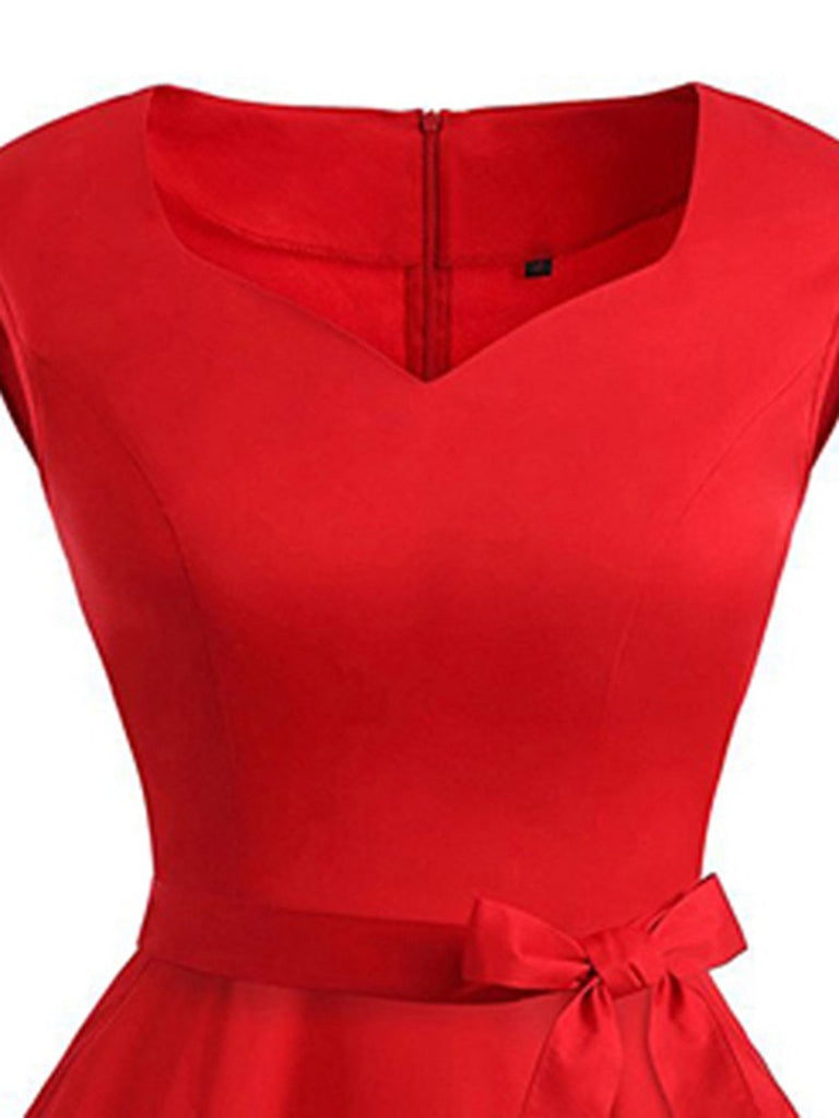 Vestito rosso con scollo a cuore anni '50
