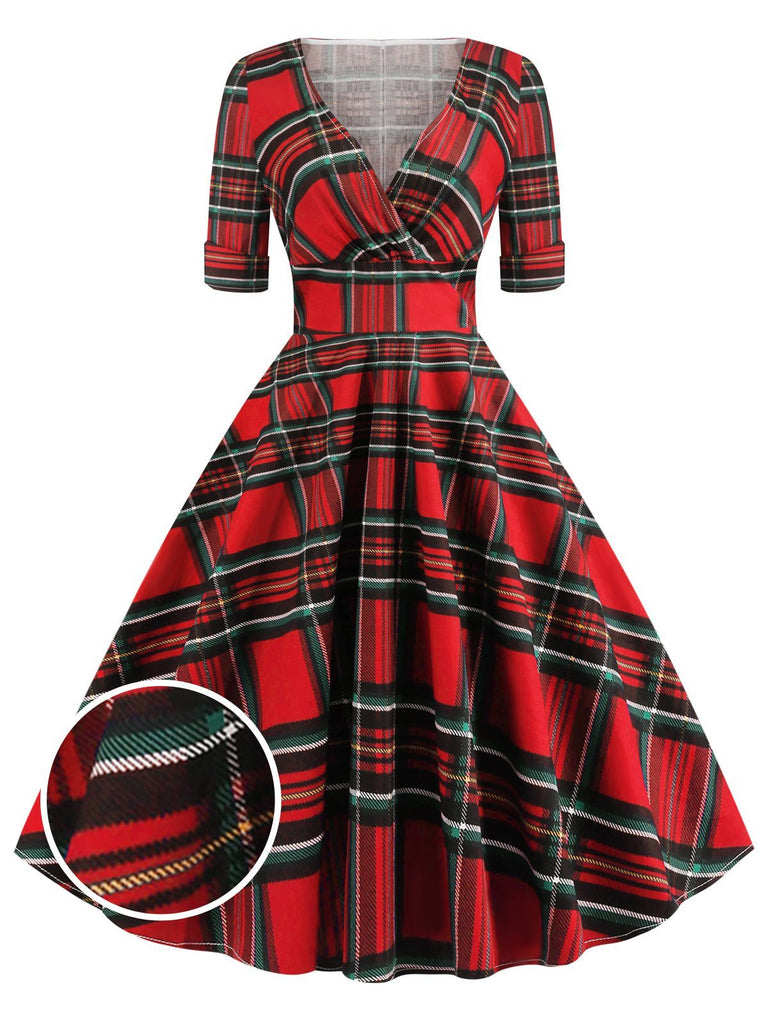 Abito a pieghe con scollo a cuore scozzese anni '50