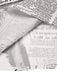 Abito a mantella da pipistrello stampa giornale bianco anni '50